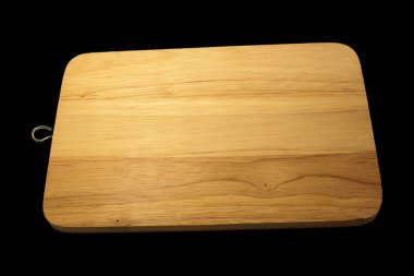 siyah arka plan üzerine izole ahşap kesme tahtası
