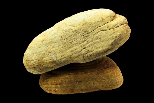 yakın çekim tortul kayaçlar siyah arka plan üzerine izole vurdu