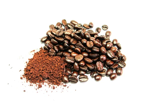 흰색 배경에 고립 된 클로즈업 샷된 커피 씨앗 — 스톡 사진