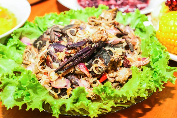 Маринованный крабовый салат кислый, тайская еда — стоковое фото