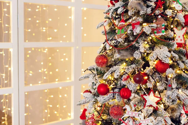 Ano Novo Fundo Natal Árvore Natal Decorada Com Brinquedos Contra — Fotografia de Stock