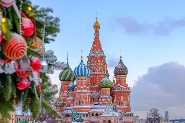 Dekoracje Świąteczne Tle Katedra Bazylego Moskwa Plac Czerwony — Zdjęcie stockowe