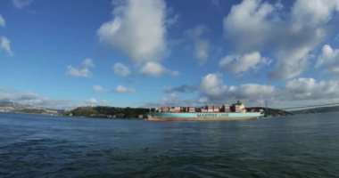 Türkiye 'de İstanbul Boğazı' ndan geçen çok geniş çaplı bir tanker görüntüsü