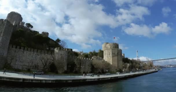 Ultra amplia toma de Rumeli Hisar castillo en Estambul — Vídeo de stock