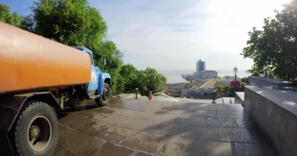 Tvätta berömda Potemkin Trappor med utsikt över hamnen i Odessa - DCI 4K, Redaktionell, Ljud — Stockvideo