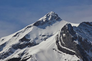 Kar pik Mt Oldenhorn şapkalı