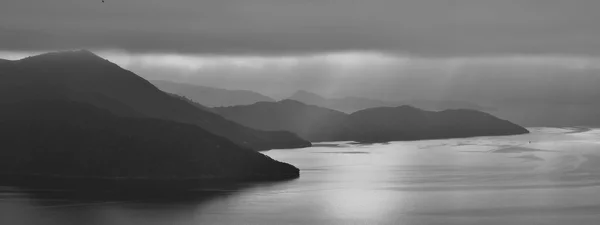 Fogy manhã no Marlborough Sounds — Fotografia de Stock