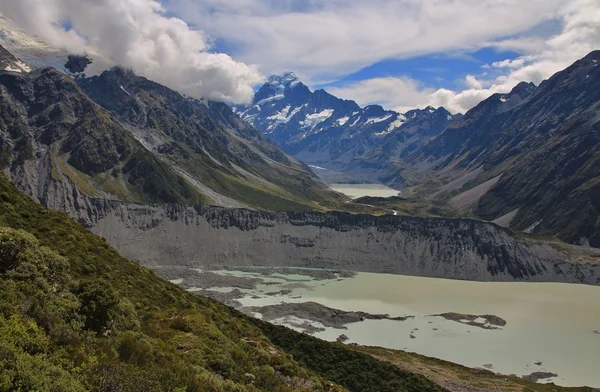 Buzul gölleri ve Mt Cook uzak görünümü — Stok fotoğraf