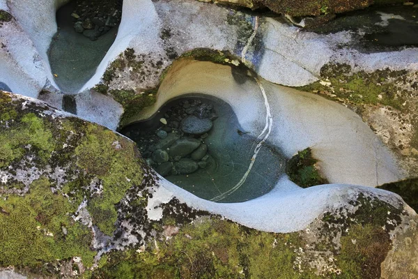 Rock formation in a river — Stock Photo, Image