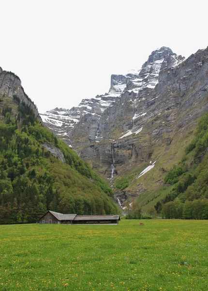 Springtime i dalen Kloental — Stockfoto