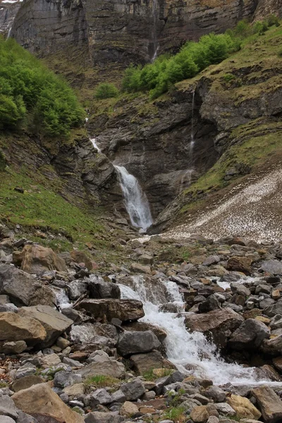 Malý vodopád v údolí Kloental — Stock fotografie