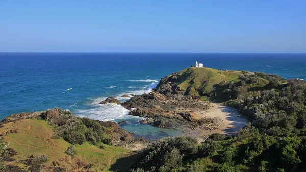 Vue lointaine du phare de Tacking Point — Photo