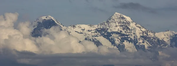 Mt Eiger és Mönch Mt és csúcsok — Stock Fotó