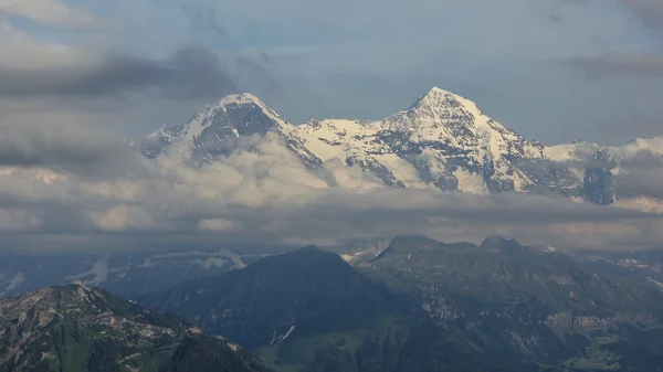 Berömda bergen Eiger och Monch — Stockfoto