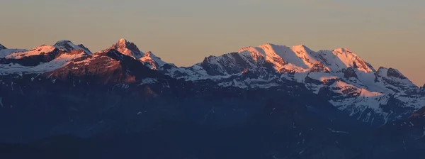Nascer do sol na Oberlândia Bernesa — Fotografia de Stock