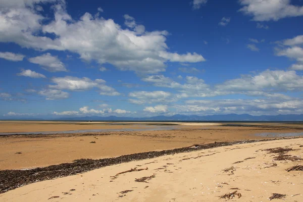 Nuvens de verão sobre a praia de Marahau — Fotografia de Stock