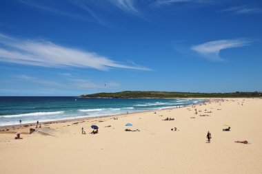 Sandy Maroubra Beach ve masmavi mavi Pasifik