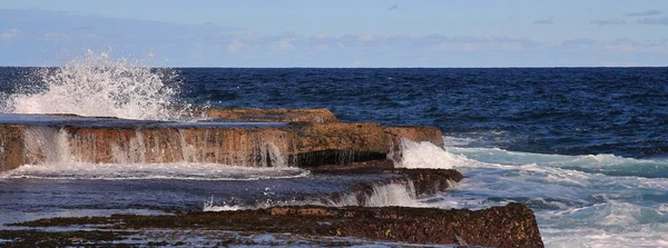 Azure blue Pacific y rocas en Sydney —  Fotos de Stock