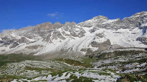 Dağları Klausenpass yakınında — Stok fotoğraf