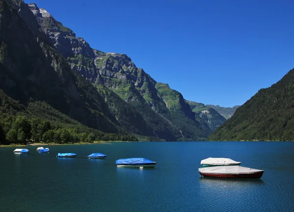 Zomerdag bij lake Klontal — Stockfoto