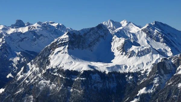 中央スイスの山々 が雪に覆われています。 — ストック写真