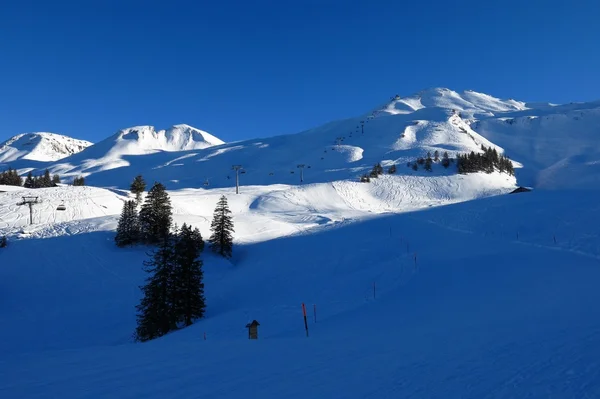 Serata nel comprensorio sciistico di Stoos, Alpi svizzere — Foto Stock