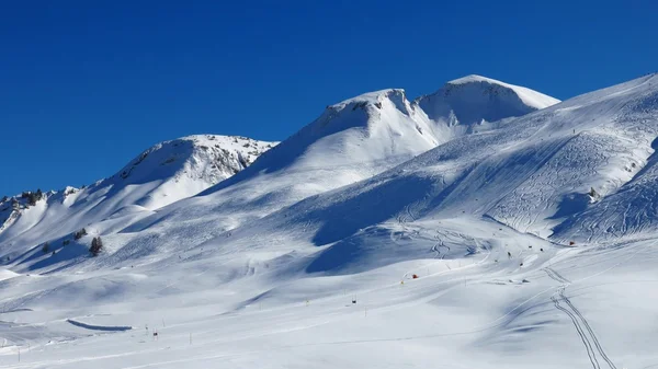 Snow covered mountains and ski slopes, ski area Stoos — Stock Photo, Image