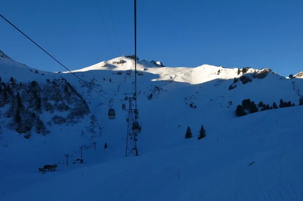 早朝のスキー場 — ストック写真