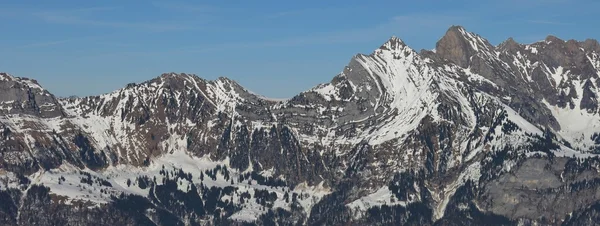 在 Churfirsten 范围内的一座山的高山折 — 图库照片