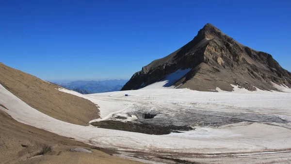 冰川德迪亚和 Mt 奥尔登峰在夏天 — 图库照片