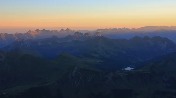 Mountains of the Swiss Alps at sunrise — Stock Photo, Image