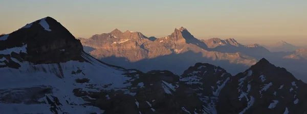 晨光凹痕 du Midi 山上 — 图库照片