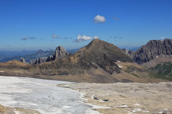 安装 Sanetschhorn 和冰川 — 图库照片