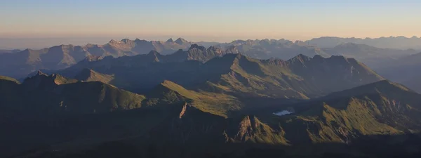 Cadeias de montanhas em Vaud Canton, Alpes Suíços — Fotografia de Stock