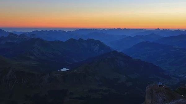 Brzy ráno ve Bernském Oberlandu — Stock fotografie