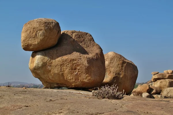 Grand rocher de granit populaire pour l'escalade — Photo