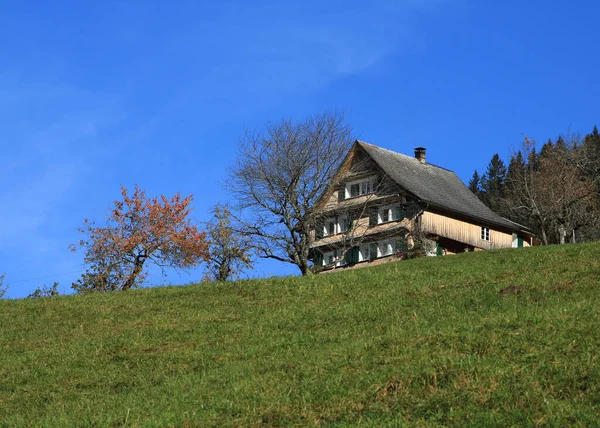 Παραδοσιακό Παλιό Αγρόκτημα Στο Schwyz Canton Ελβετία — Φωτογραφία Αρχείου
