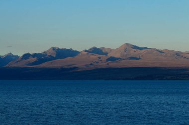 Bir yaz akşamında İki Parmak Mesafesi.