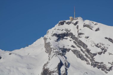 Santis Dağı 'nın tepesindeki zirve istasyonu.