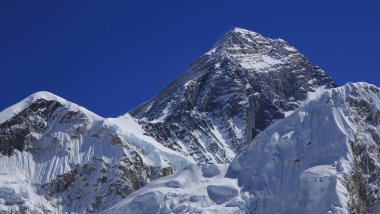 Sonbaharda Everest Dağı.