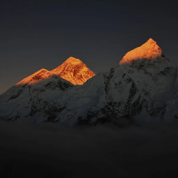 Hohe Berge Khumbutse Everest Und Nuptse Bei Sonnenuntergang — Stockfoto