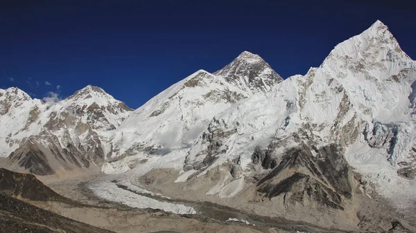 Kala Pattharからの眺め エベレストとクムブ氷河 — ストック写真