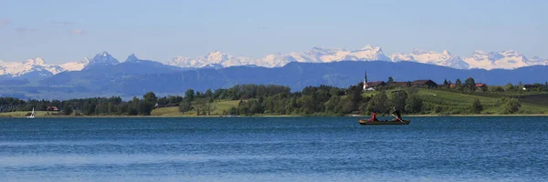 Kościół Seegraben Jezioro Pfaffikon Góry Pokryte Śniegiem — Zdjęcie stockowe