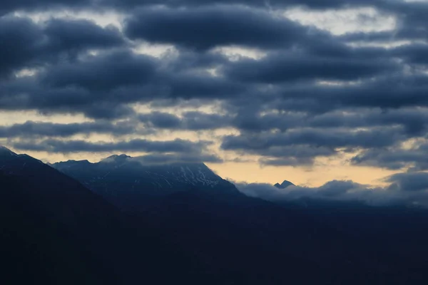 Moody Morning Sky Mount Wilerhorn Brienz — Photo