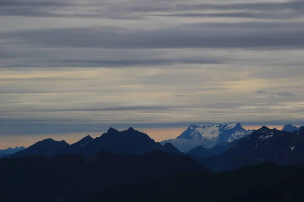 Grey Clouds Mount Titlis Other Mountains Swiss Alps — Photo