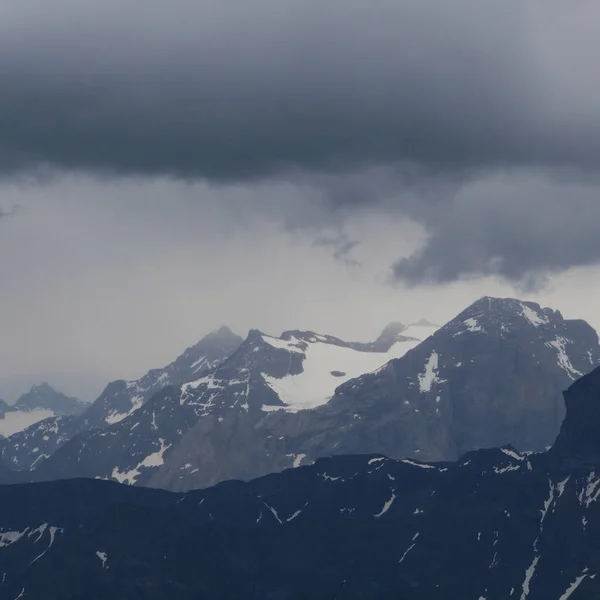 Yağmurlu Bir Yaz Gününde Sviçre Alpleri Dağları Brienzer Dağı Rothorn — Stok fotoğraf