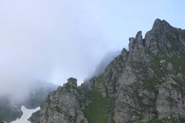 皮佐地区的山峰和岩层 — 图库照片