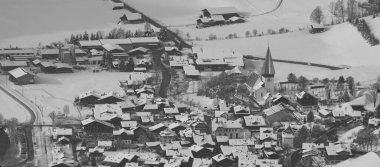 Saanen, kışın Gstaad yakınlarında bir köy..