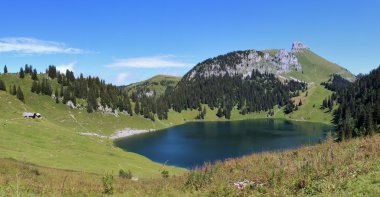 Lake oberstockensee ve stockhorn