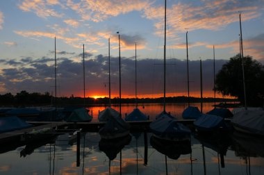 Göl Pfaeffikon gün batımında